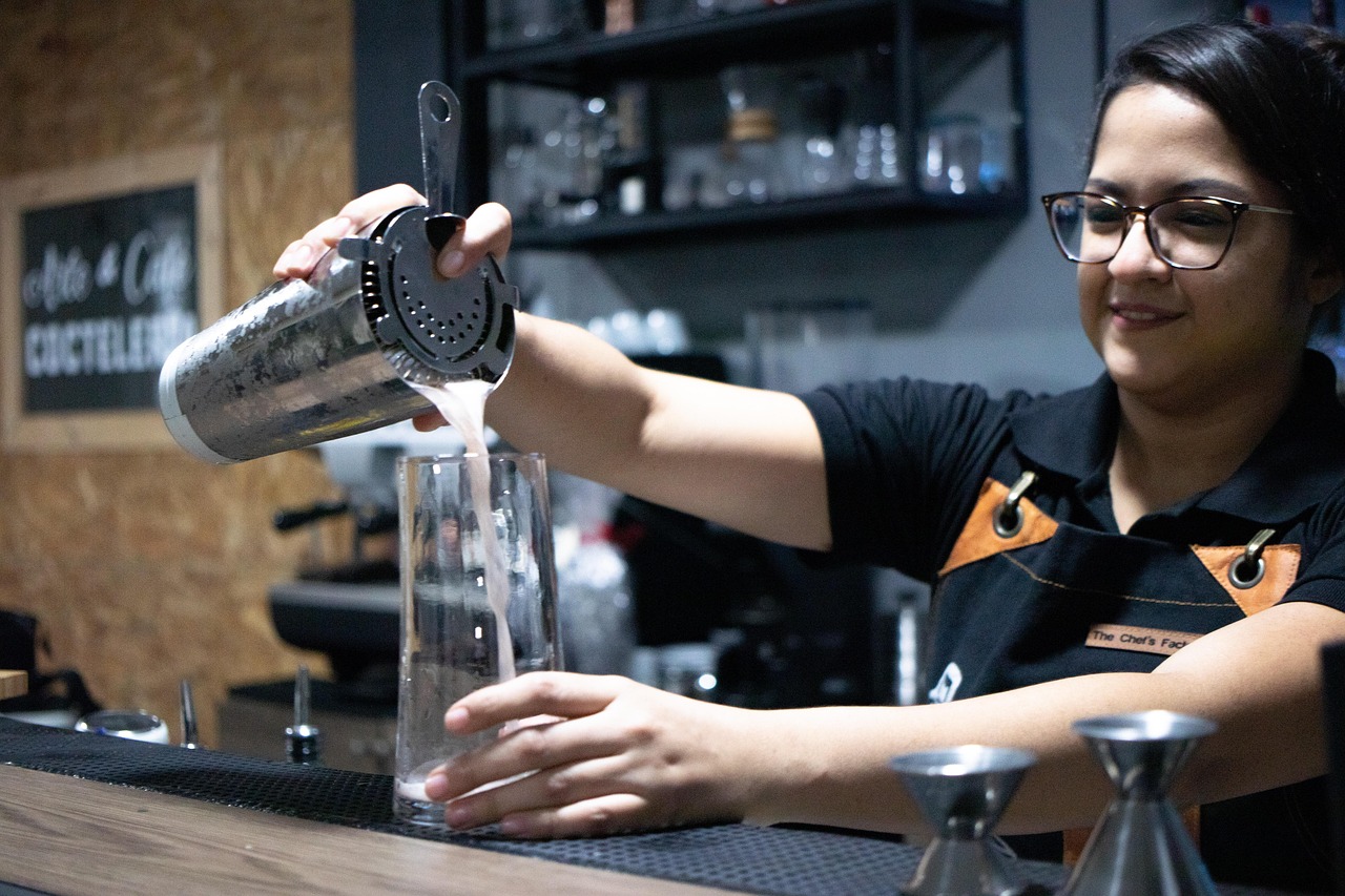 bartender-5384789_1280